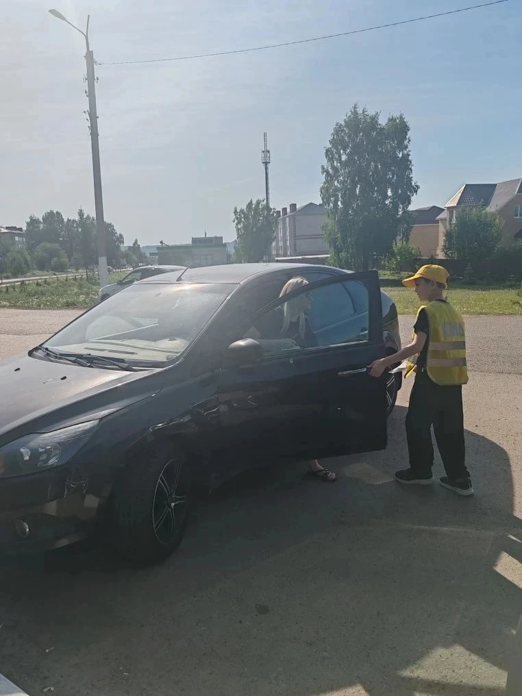 Ребята из кружка  "ЮИД"  Дома детского творчества, педагога Вахитовой Г. провели 20 мая 2026 года ак