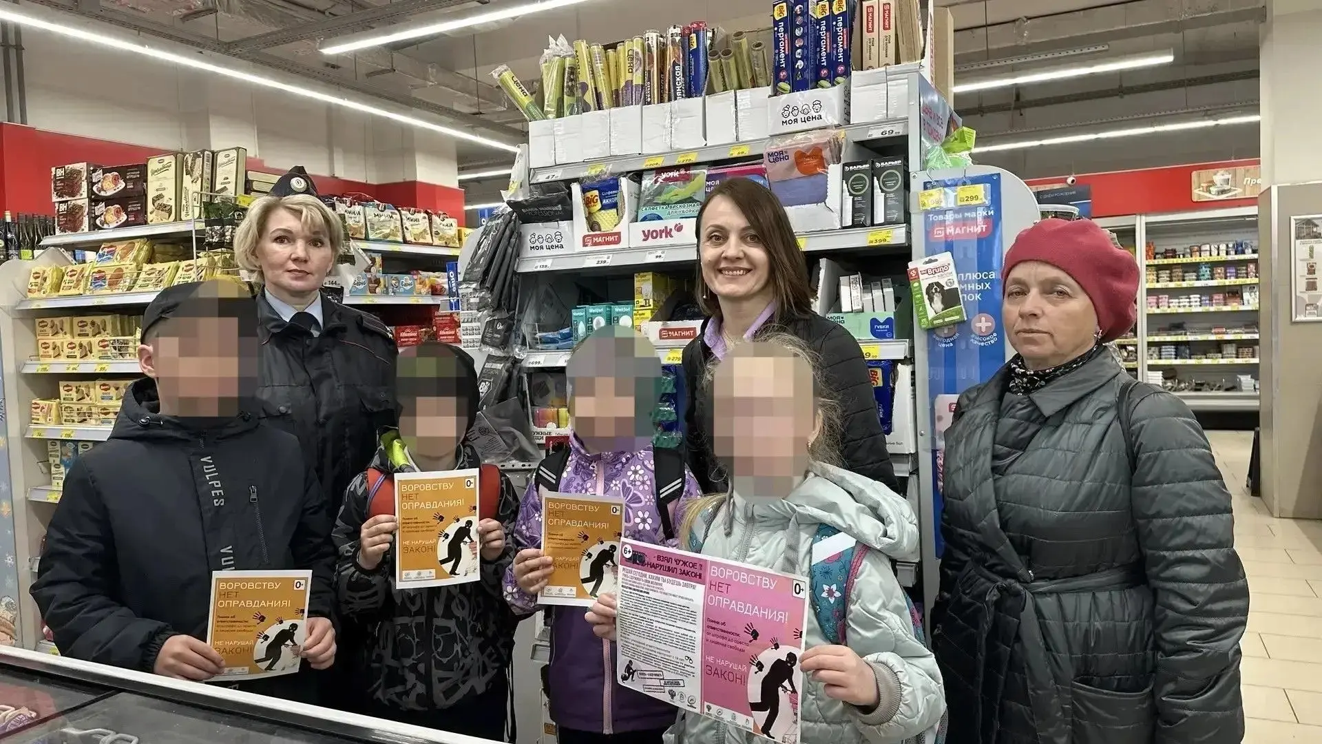 Об ответственности за кражу – в подробной памятке Раздача листовок по профилактике краж в тюменских 