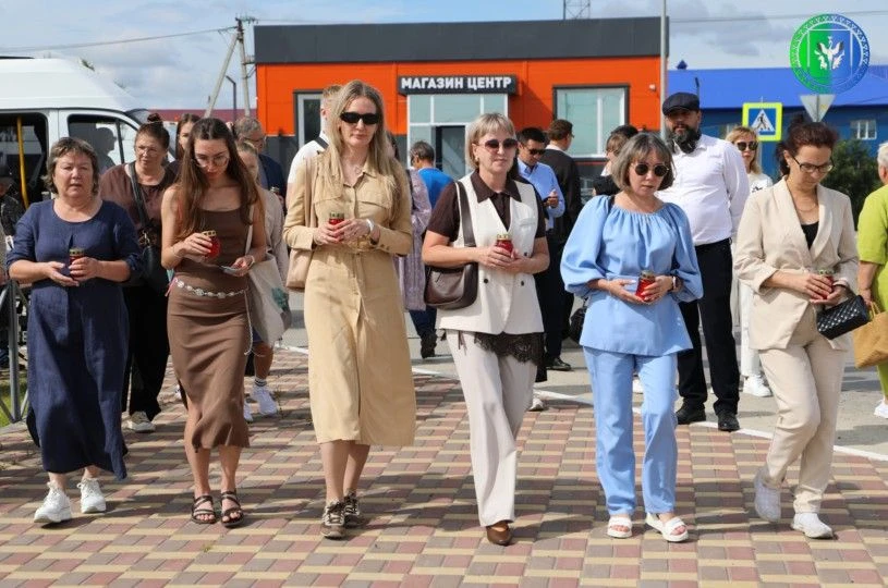 В память о тех, чьи жизни оборвались слишком рано
 
Сегодня жители райцентра собрались у Поклонного 