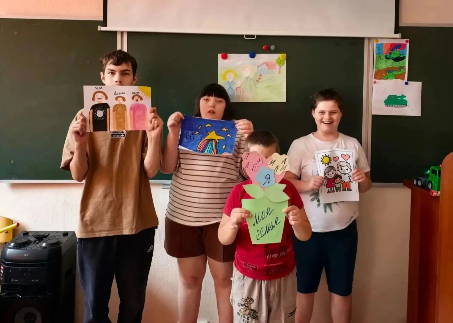 ☀ В школьном лагере отметили День семьи, любви и верности! ☀

❤ День начался с теплой беседы о семей