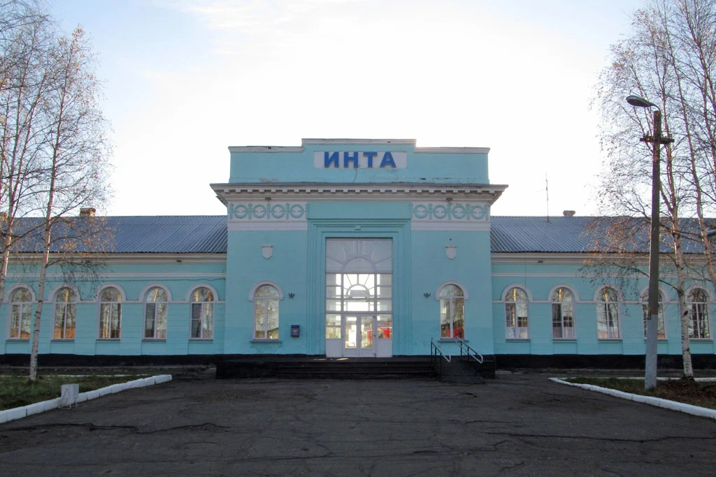 Город Инта – республика Коми.
      Город основан в 1932 году на месте открытых в начале XX века бол