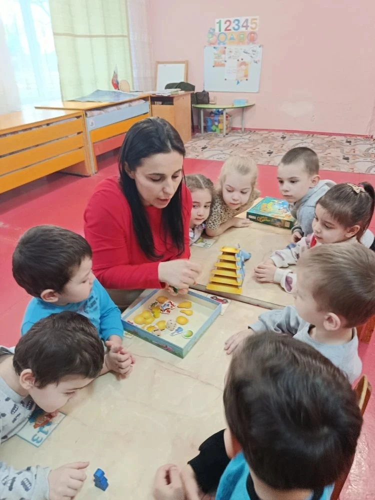 Применение форм работы с родителями в ДОУ направлено на создание партнерских отношений,...