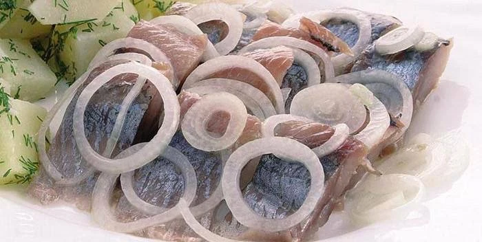 Есть ли польза в соленой сельди?