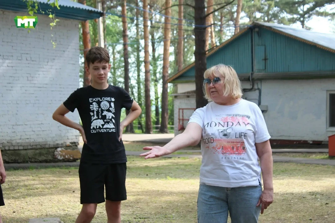 🌿 Лето — с пользой и без нотаций

 Молодёжь Томска выезжает в детские загородные лагеря в рамках ра