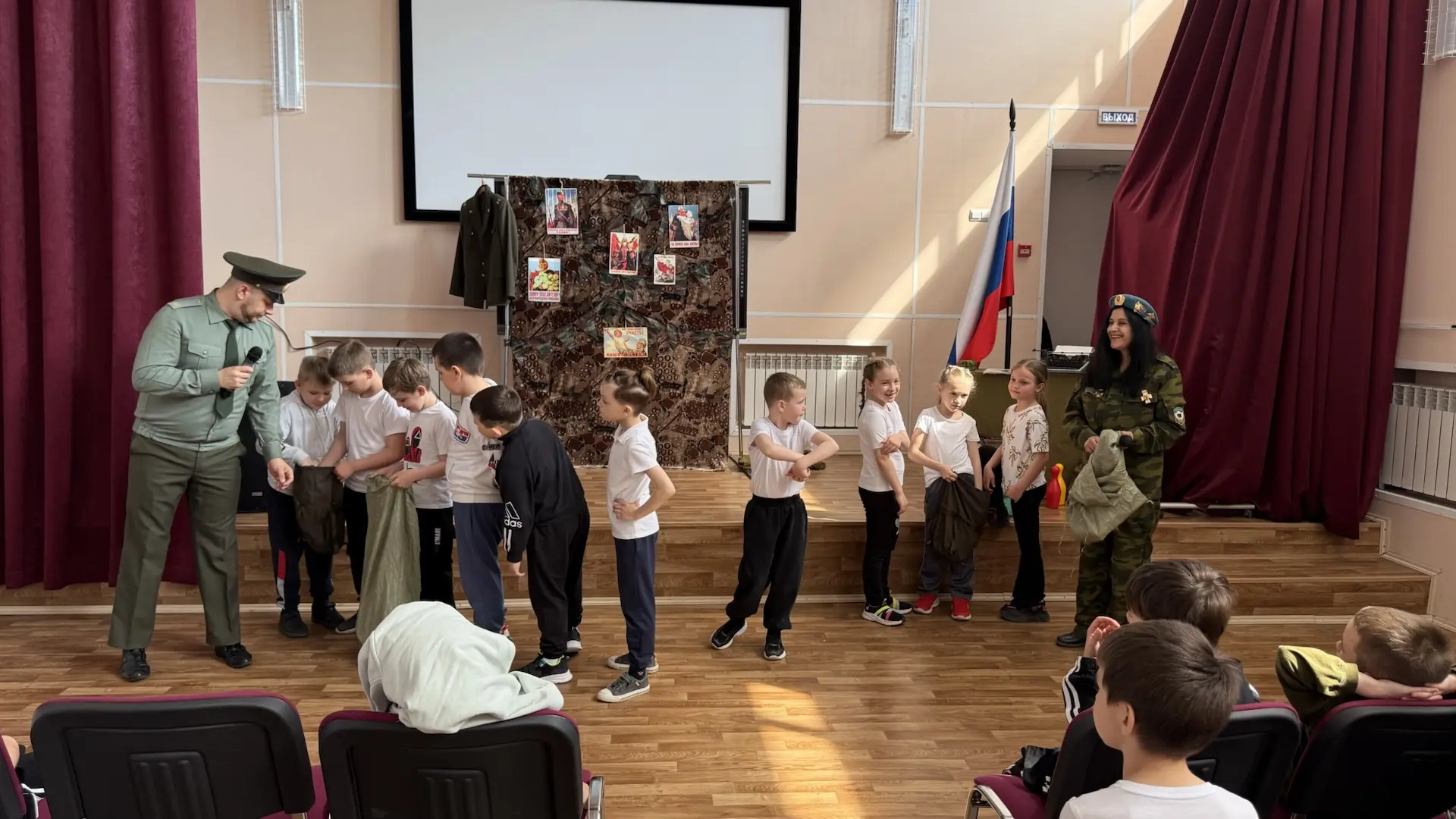 🇷🇺 «Легко ли быть солдатом?» — узнали ученики начальной школы!  Сегодня в нашей школе для учеников 1
