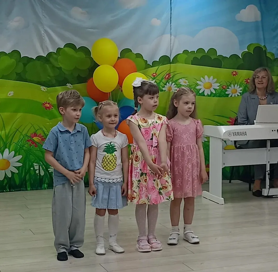 Детство должно быть счастливым и наполнено яркими событиями.  Надеемся, что праздник "Разноцветное л