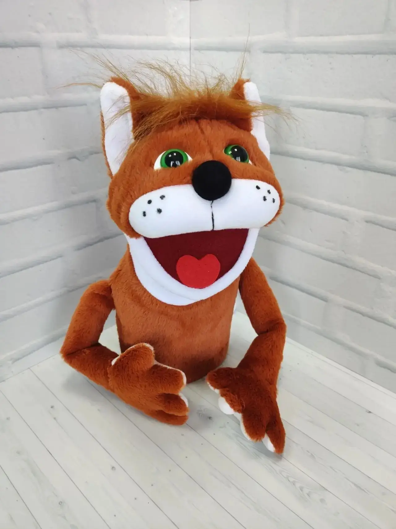 🐱Рыжий кот (только передние лапы).