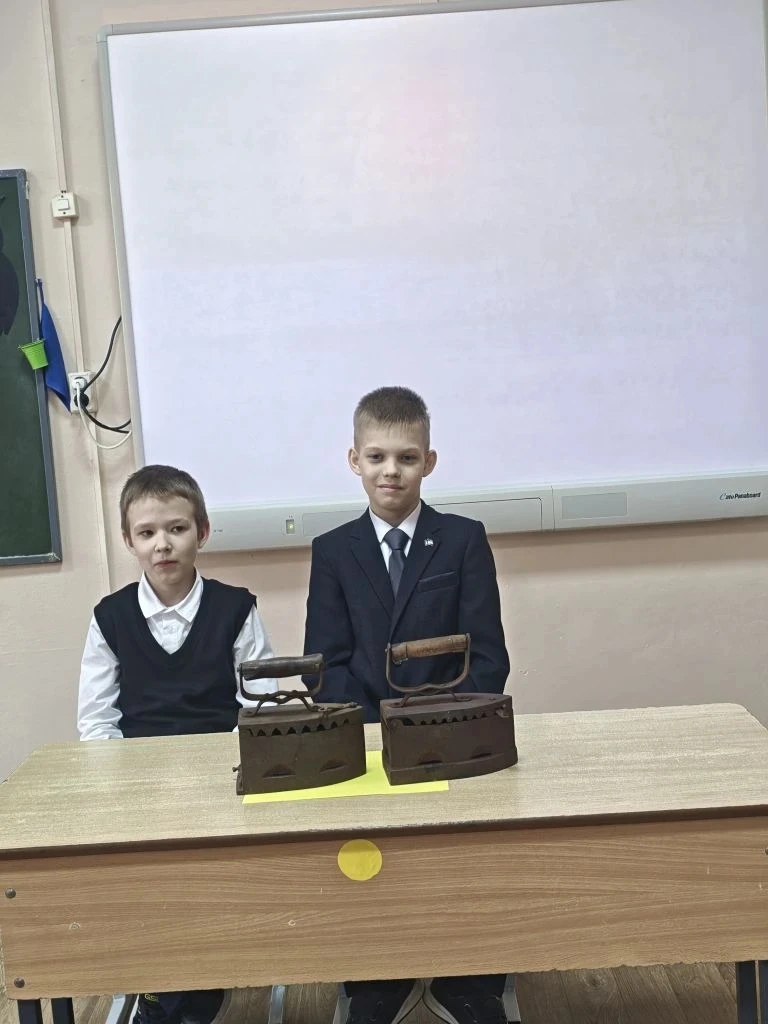 ✅ Семейные реликвии   Старинные вещи  Минувших эпох Как дороги сердцу  Семейных родов! В них связь п