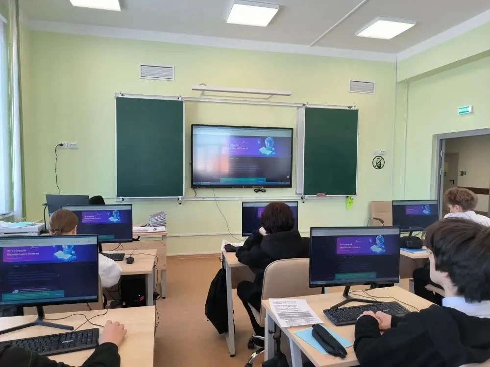 🌐 В Толмачевской школе №61 прошла неделя безопасного интернета  🤓 Сегодняшний мир немыслим без Интер