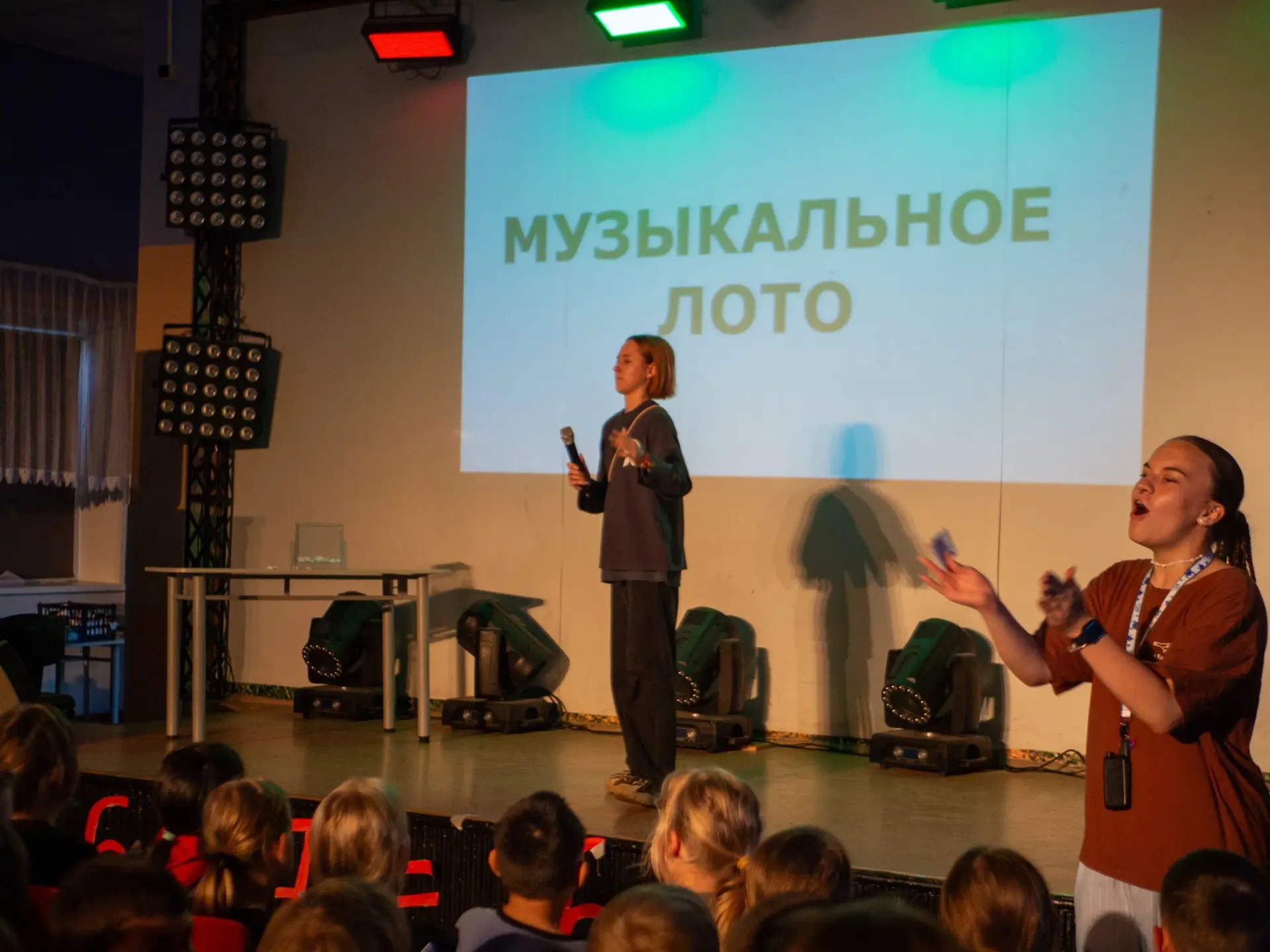 Музыкальное лото — громкая и весёлая игра, для победы в которой нужно знание современны...