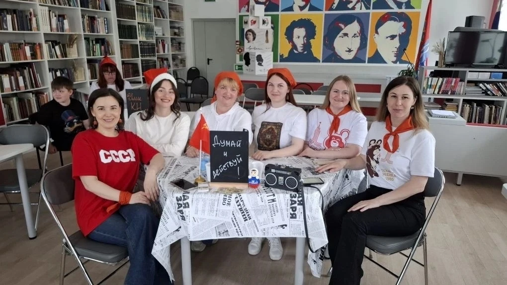Товарищи! А субботу в нашей библиотеке состоялось очередное заседание интеллектуального...