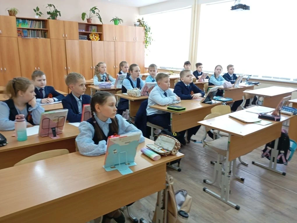 📚 Сегодня в 3А классе — классный час «Пионеры‑герои»! 📚  Шнякина Т. М. познакомила ребят с историями