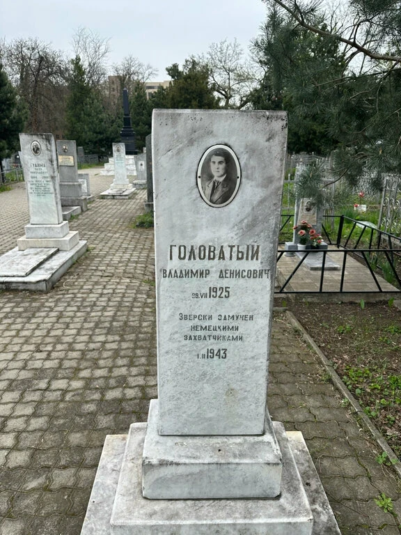 В один и тот же час в Нальчике и Краснодаре прошла патриотическая акция, организованная движением «Р