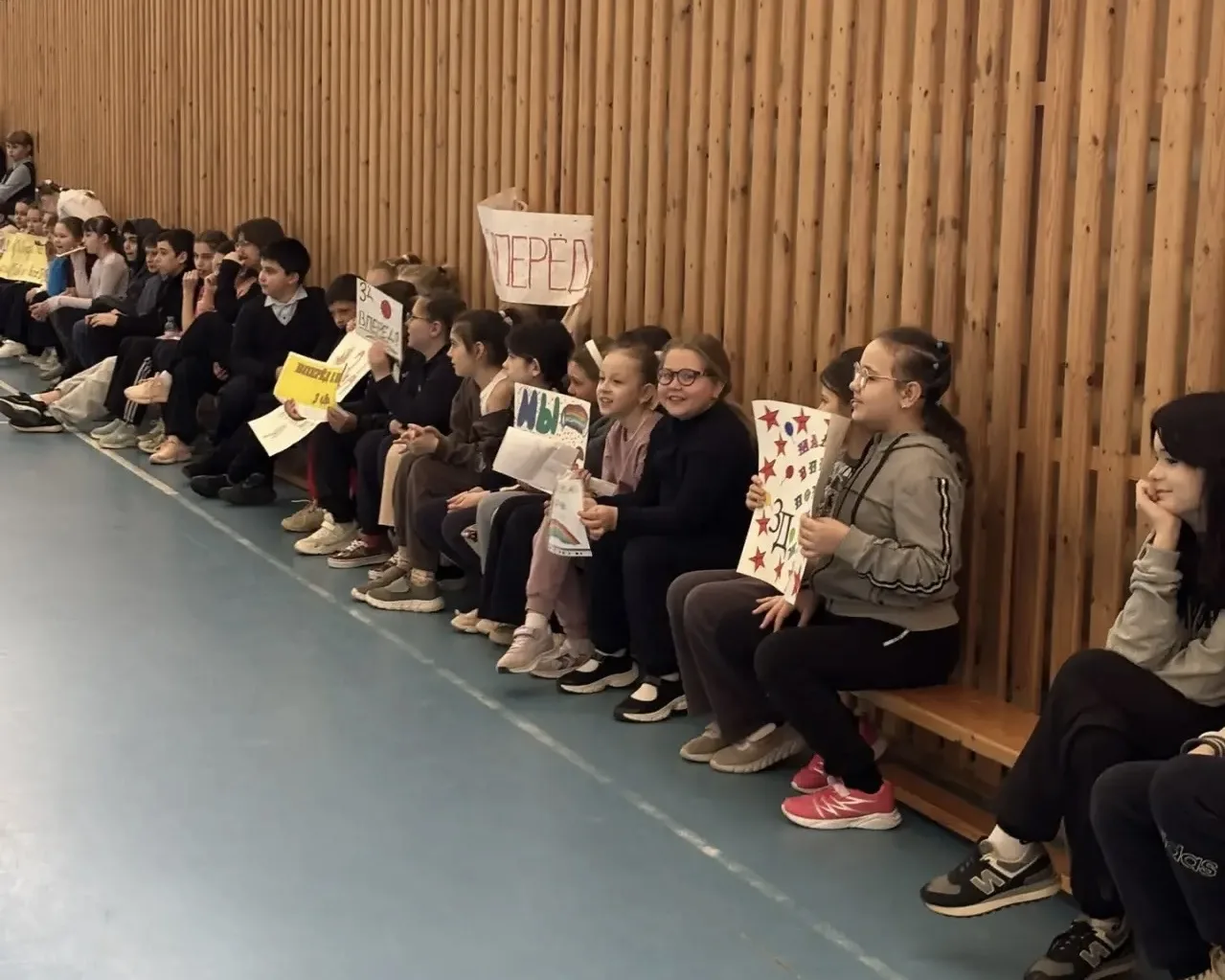 🏆 Сила, ловкость и командный дух: «А ну-ка, мальчики!» в 3-х классах!  Вчера в нашем спортзале было 