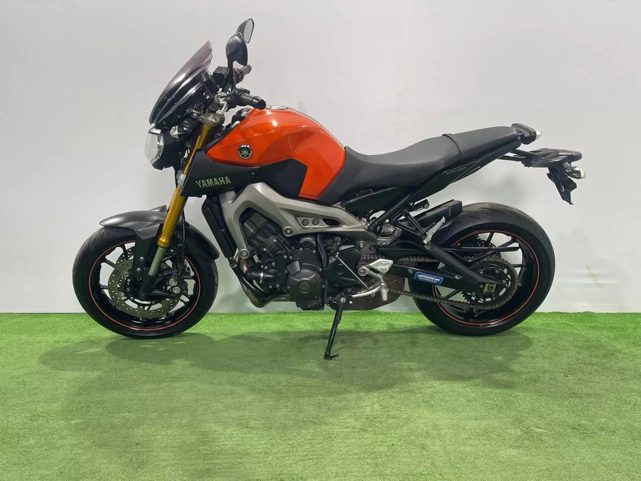YAMAHA MT-09 в наличии во Владивостоке  Характеристики:  - 2015 год - объем 850 см3 - Аукцион BDS - 