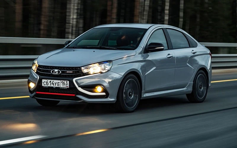 АвтоВАЗ начал продажи самой дорогой Lada Vesta — модель Sport стоит от ₽2,35 млн.