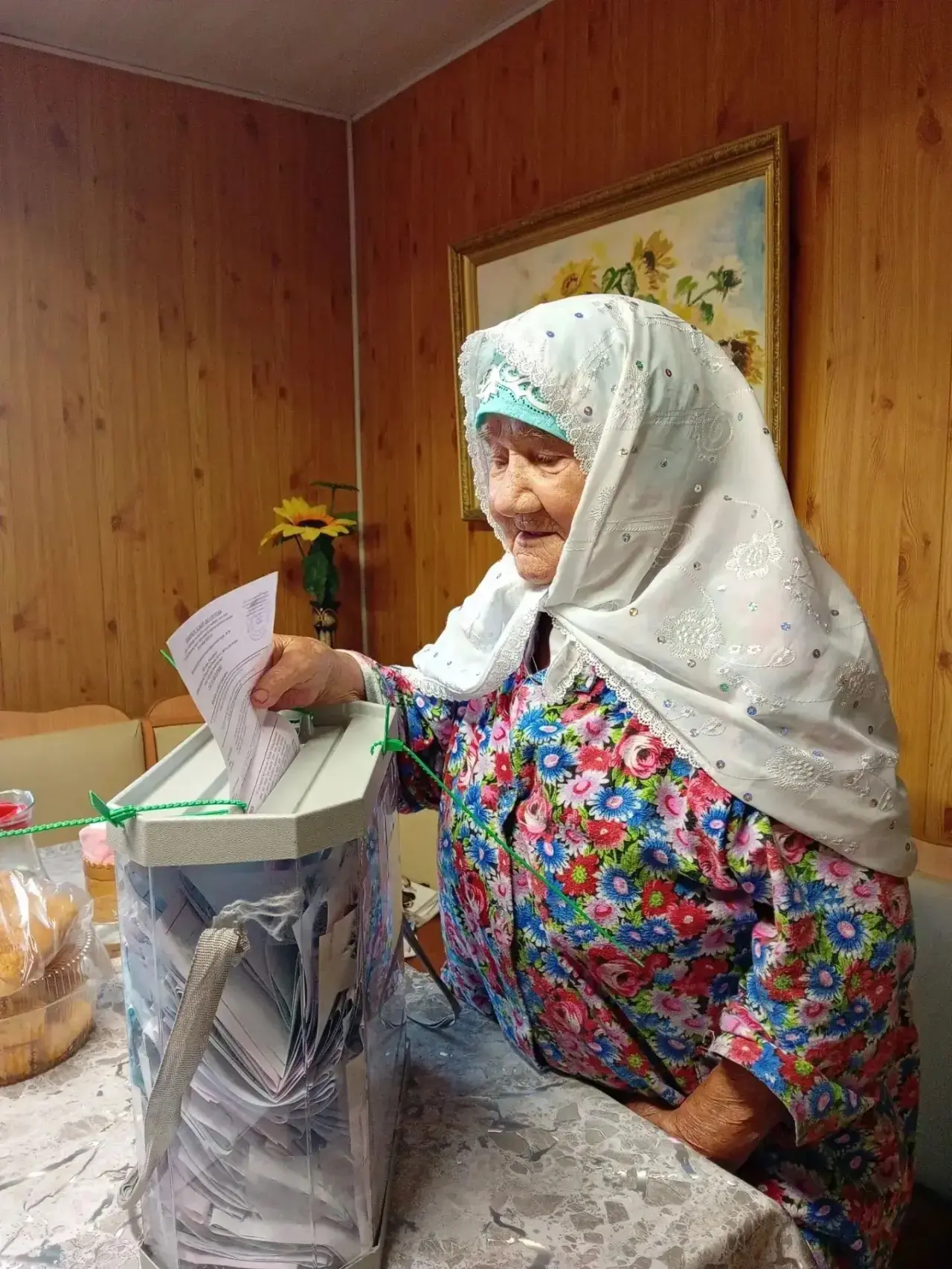📨 96-летняя Минзямал Мифтахова из Усад проголосовала на дому