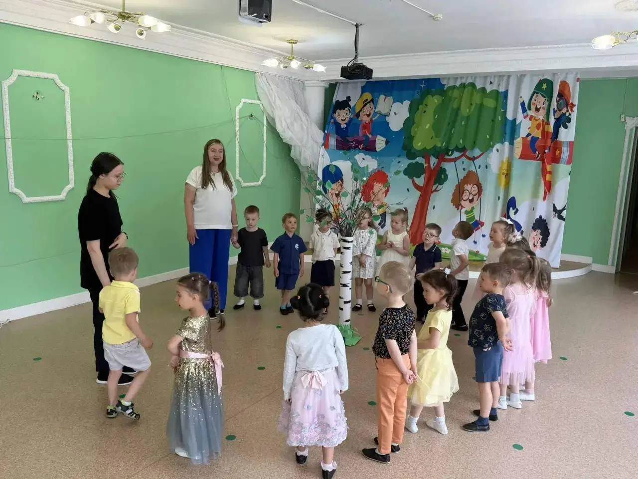 ☀️ «Здравствуй, лето!» — праздник, полный солнца и смеха в группе «Муравушка»! ☀️В груп...