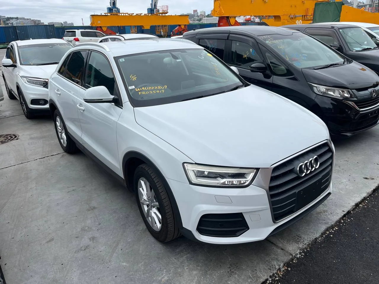 Audi Q3 прошла таможню и лабораторию, с машиной пришли сразу 2 ключа (что сейчас редкость), перемеща