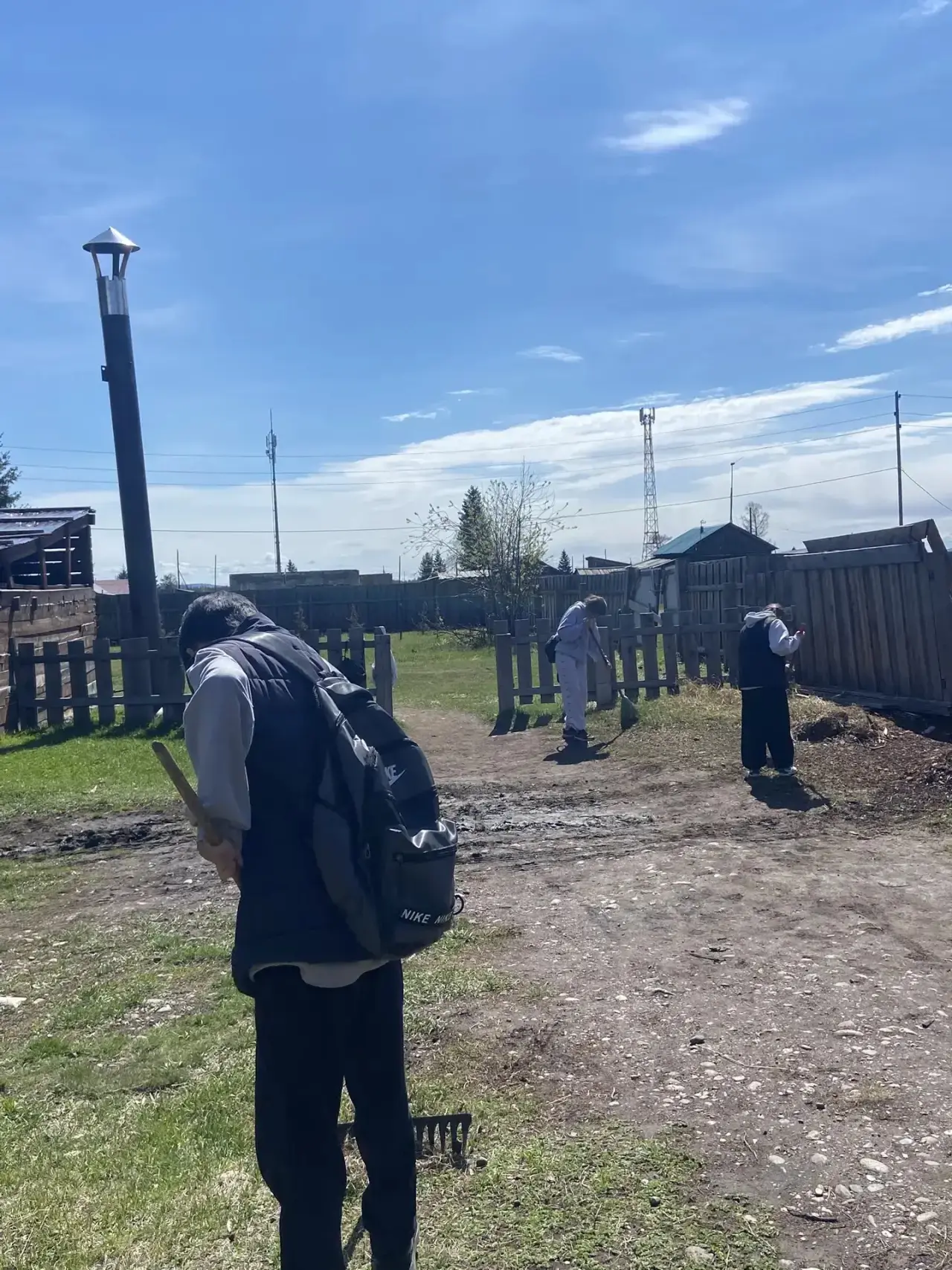 🌿 Еженедельный субботник в нашей школе.