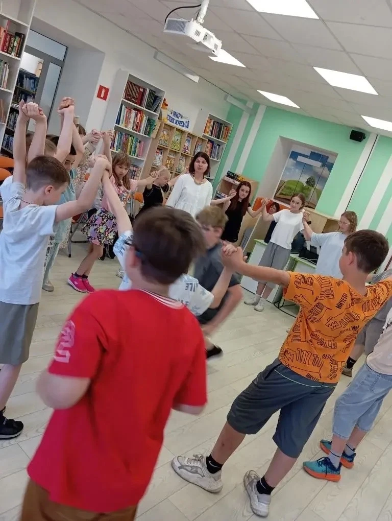 📚Сегодня для ребят из пришкольного лагеря в детской библиотеке прошло мероприятие «Литературное лук