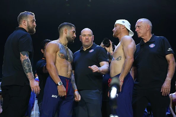 Финальные дуэли взглядов перед UFC в Белом доме 👀

Исторический турнир уже этой ночью 🏆

📷 Getty 