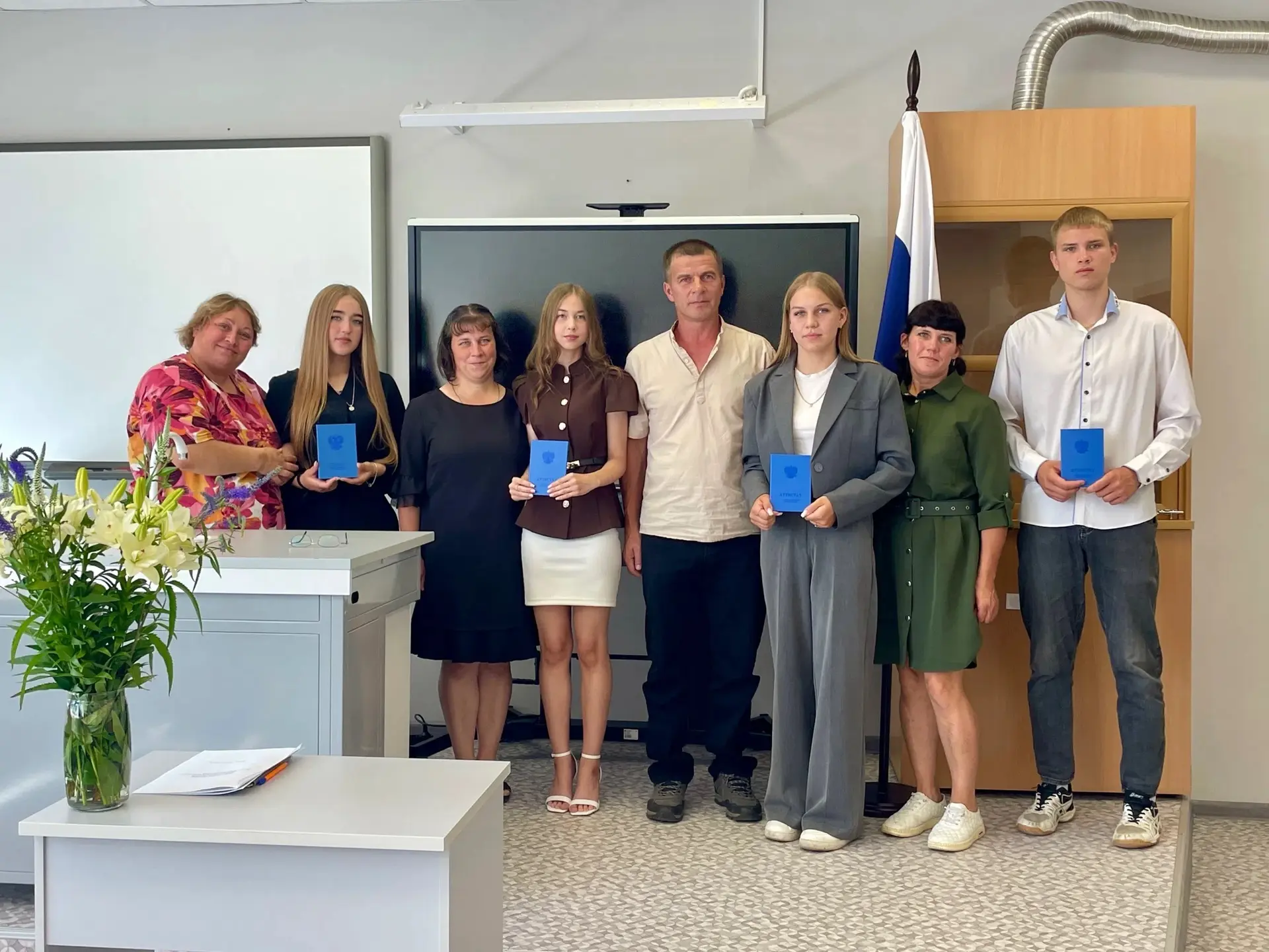 🎓 26 июня в 11 классе прошло вручение аттестатов. 
Позади 11 лет уроков, перемен и дружбы. Впереди 
