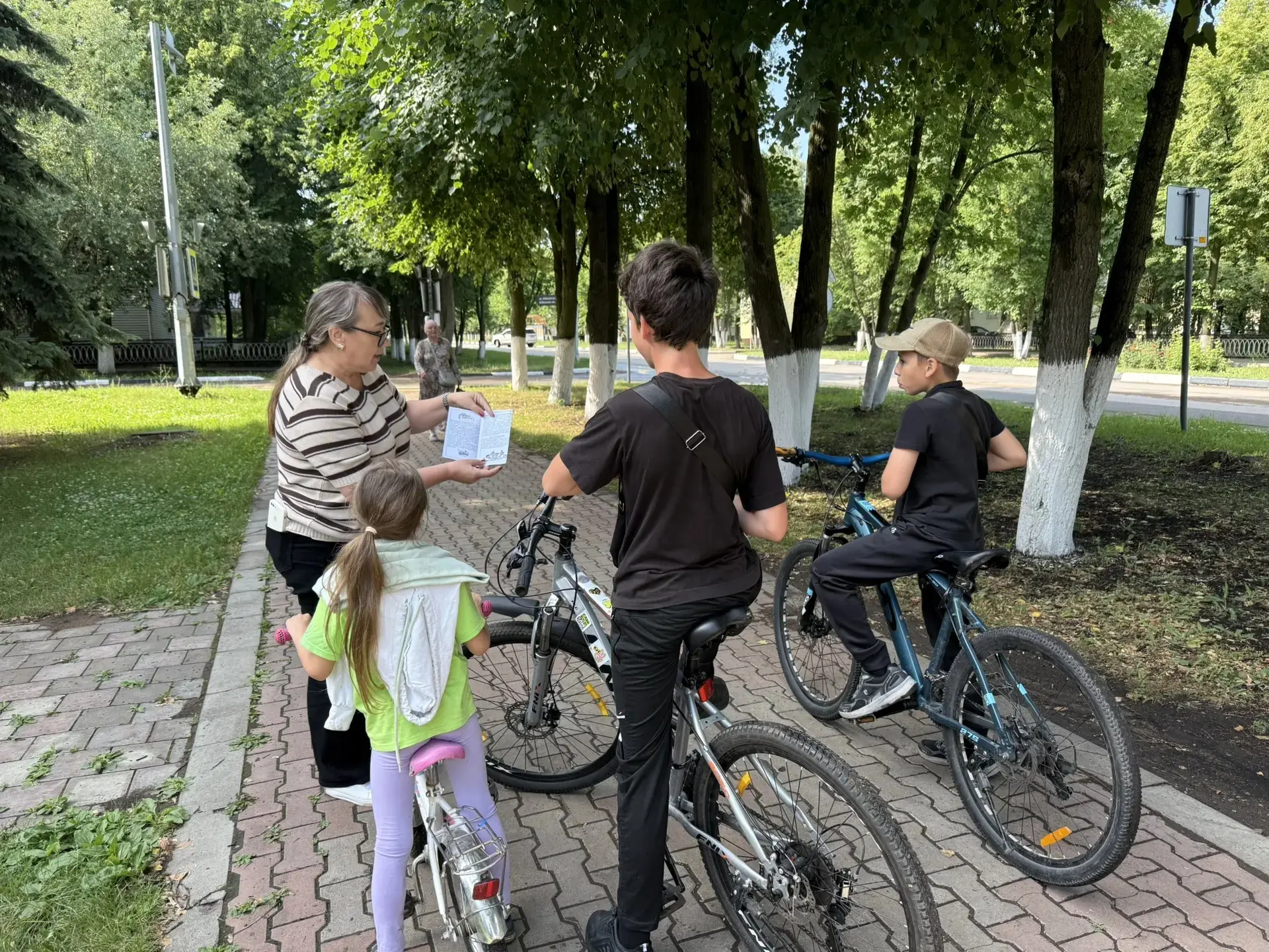 ✅Сегодня специалисты отделения социальной помощи семье и детям раздали буклеты на тему: «Наркотикам 