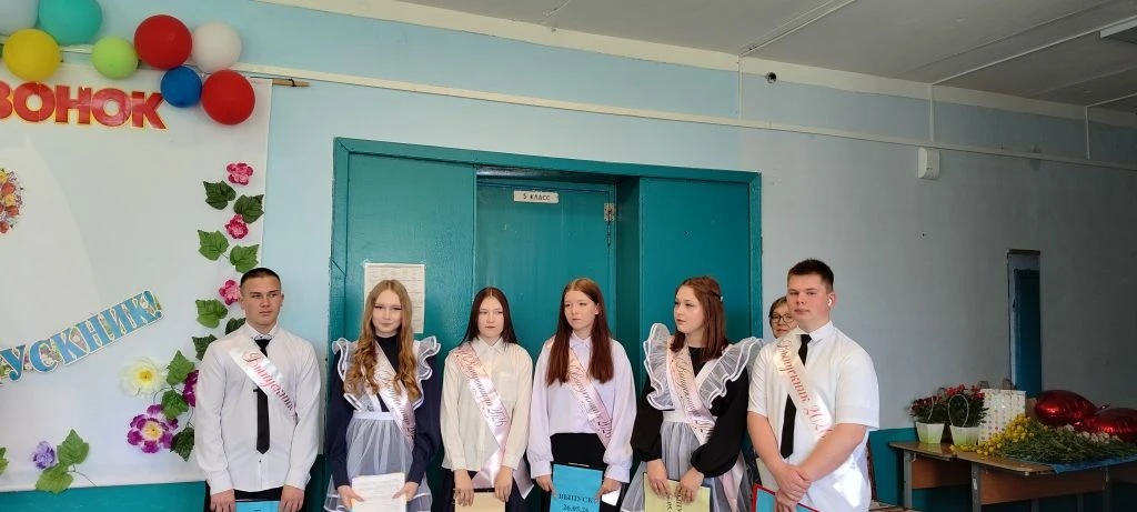 Позади школьный порог, впереди — большая жизнь. 🎓