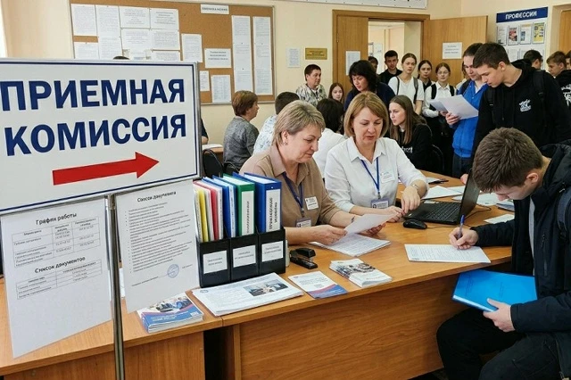 781 бюджетное место всё ещё свободно в вологодских колледжах и техникумах.
