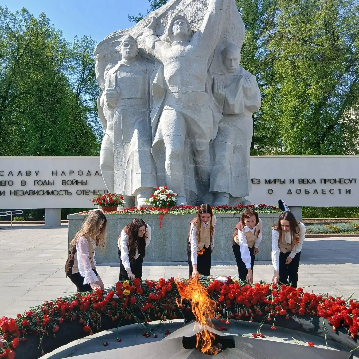 Возложение цветов к памятным местам Великой Отечественной войны ⁣ 🔥Сегодня, в преддверии годовщины П