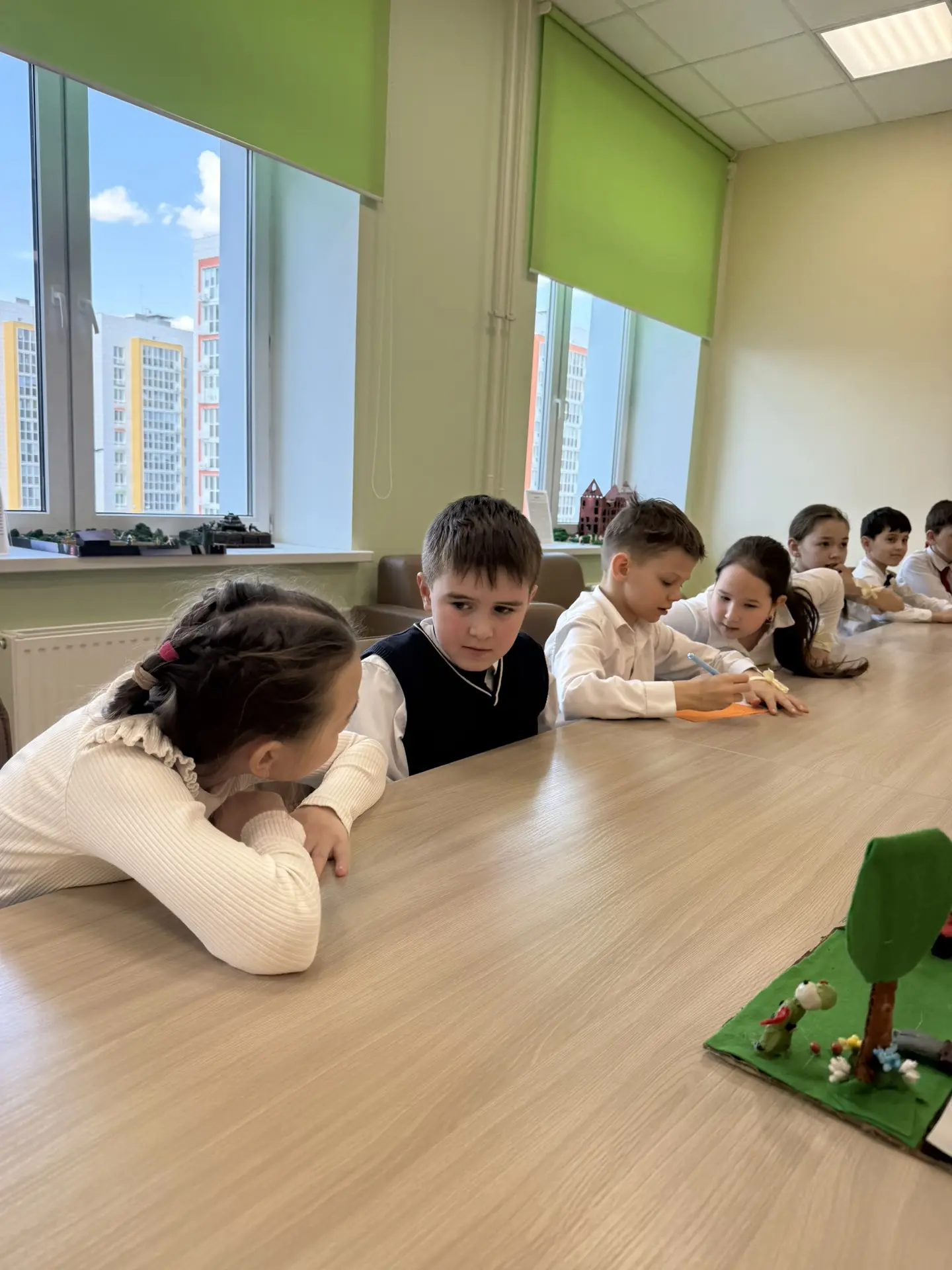 🌟 Сегодня прошел второй этап игры "Что? Где? Когда?", посвященной Дню Победы! 🌟  Наставники Движения