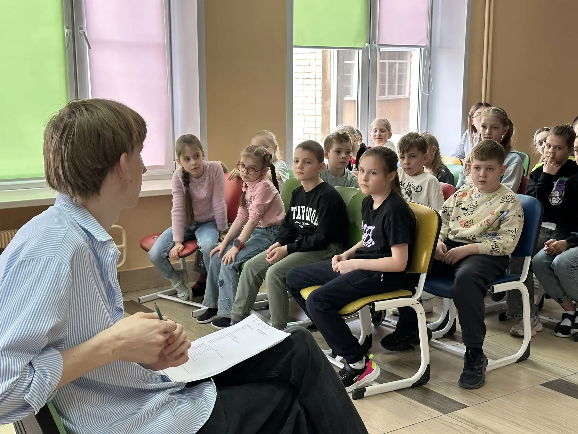 🎭  День 2 в лагере: входим в роль!  Сегодняшний день прошёл под знаком творчества и перевоплощений. 