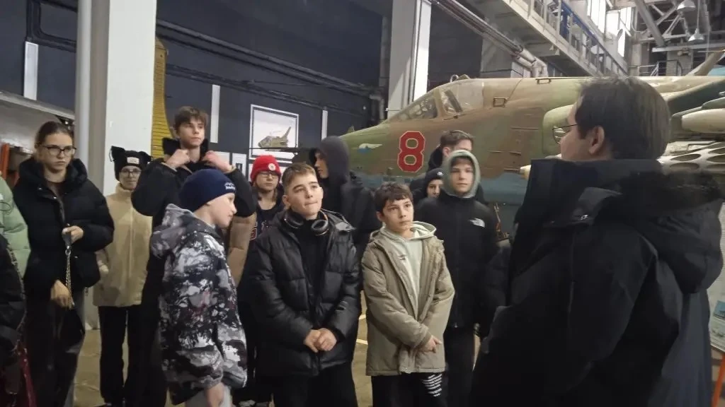 Экскурсия учащихся 7 «А» и 7 «В» классов в Московский авиационный институт (МАИ) Ученики 7 «А» и 7 «