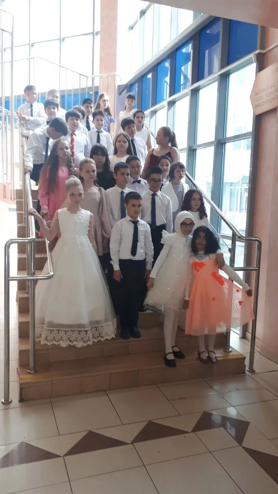 🎓 Выпускной 4 класса: первый рубеж позади! 🎓  👉 Вот и прозвенел последний звонок для наших четверокл