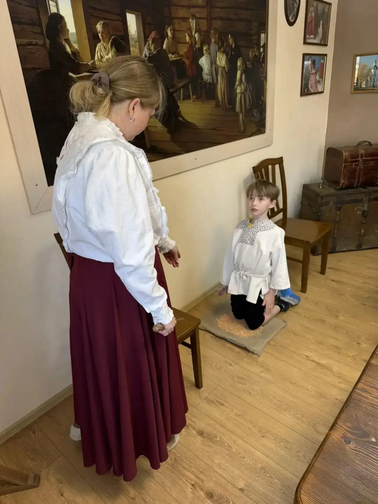 👧🏻🌏 Мы открываем мир: Кому  выходной, а  кому и путь скатеркой стелется...  "Давно мы с вами в свет 