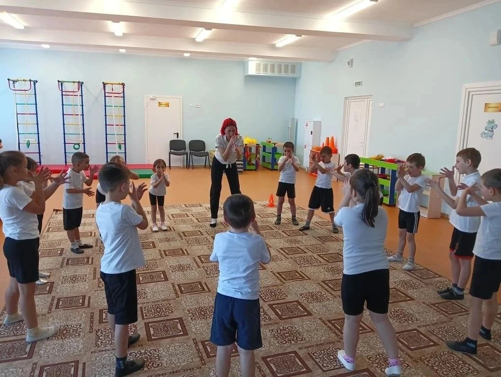 Утренняя гимнастика с музыкально- ритмическими движениями