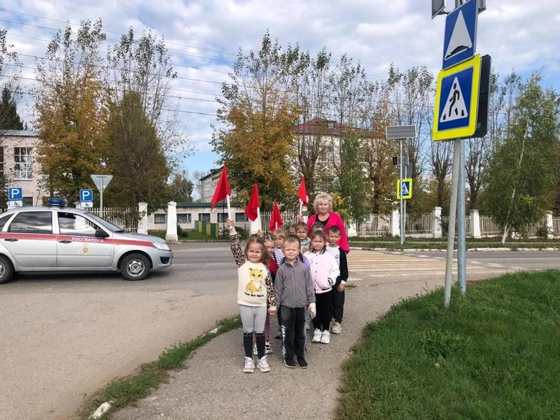 🎉 Экскурсия на перекрёсток: учимся быть внимательными на дороге! 🎉