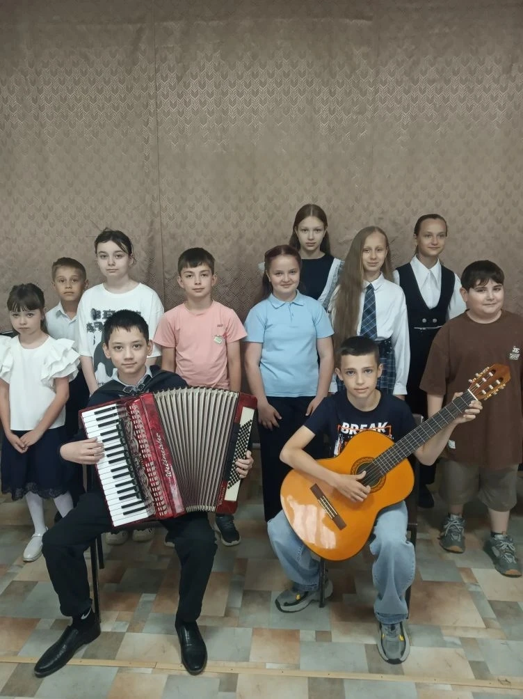 Преподаватели структурного подразделения в МКУ ДО "ДШИ" с.Рощино в с. Новопокровка  Ладанюк С.И., Пе