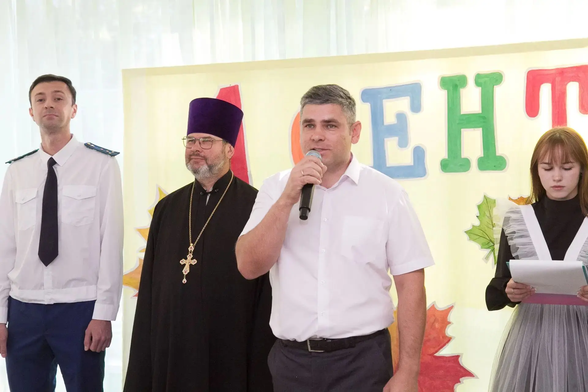 Дорогие друзья! Позади остались беззаботные каникулы, и школьные двери вновь распахнули...