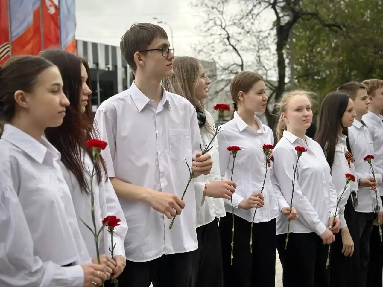 В преддверии Дня Победы наши ученики почтили память героев  📌 В эти особенные дни, когда вся страна 