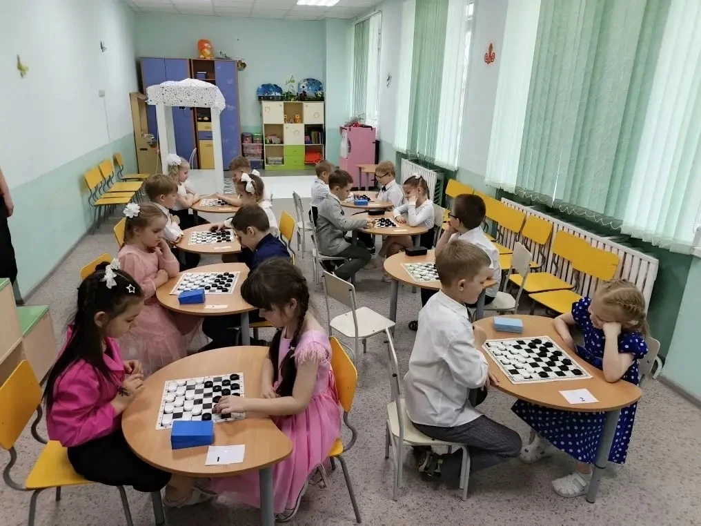 🧩♟️ Интеллектуальное веселье в «Голубке»: состоялся шашечный турнир «Чудо‑шашка»! 🧩♟️
