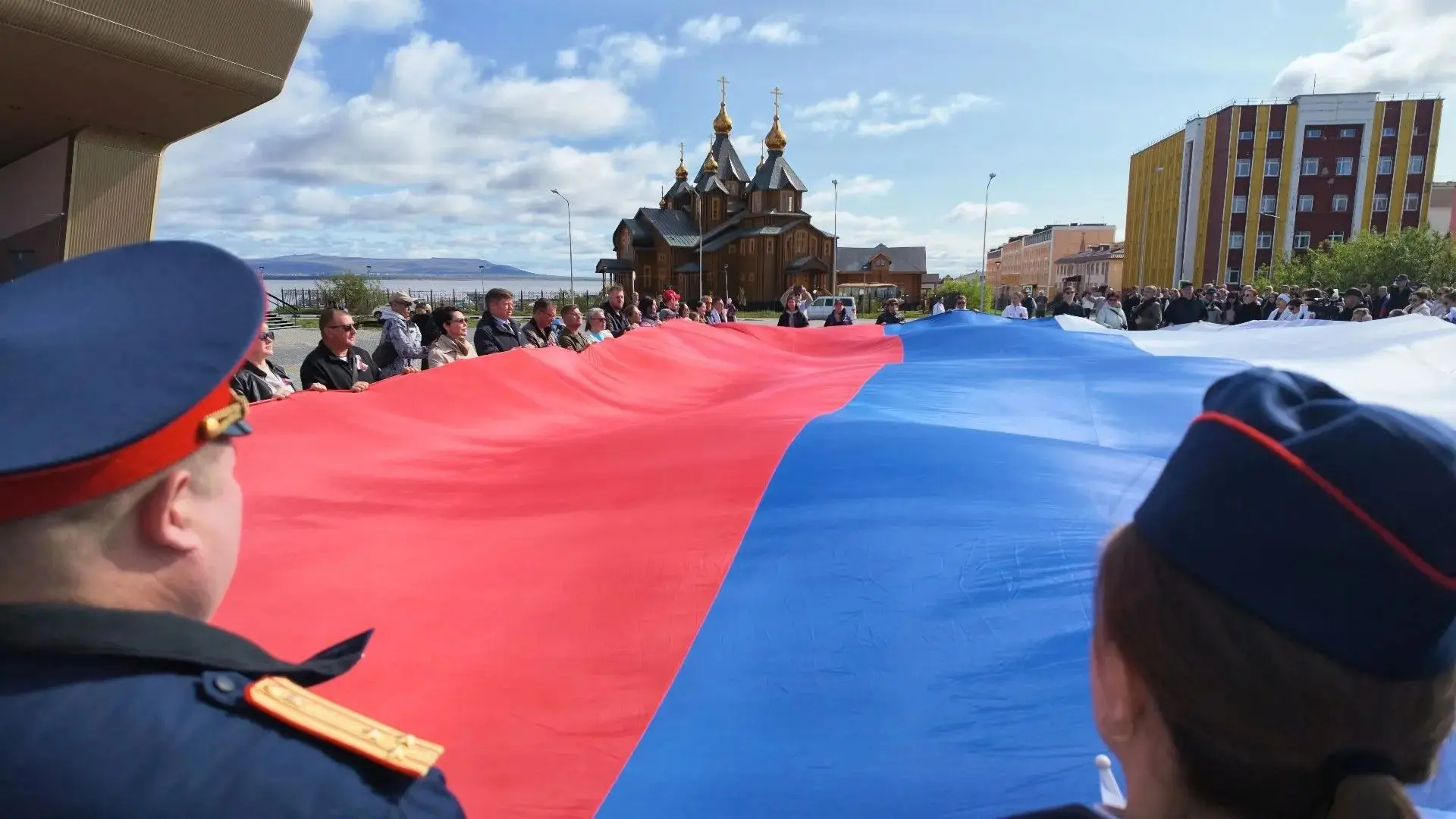 Уважаемые друзья, поздравляю вас с Днем Государственного флага России!