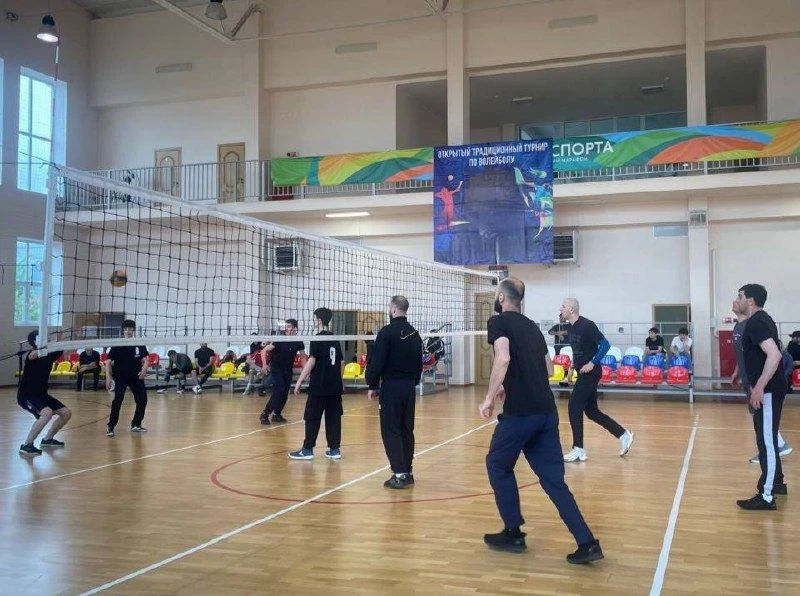 В спортивной школе с. Эльхотово прошёл открытый турнир по волейболу, который стал значи...