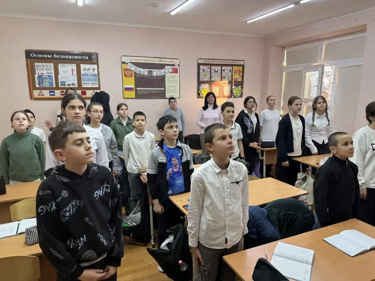 Советником директора Амбарян А.Л. вместе с классными руководителями были проведены очередные уроки «