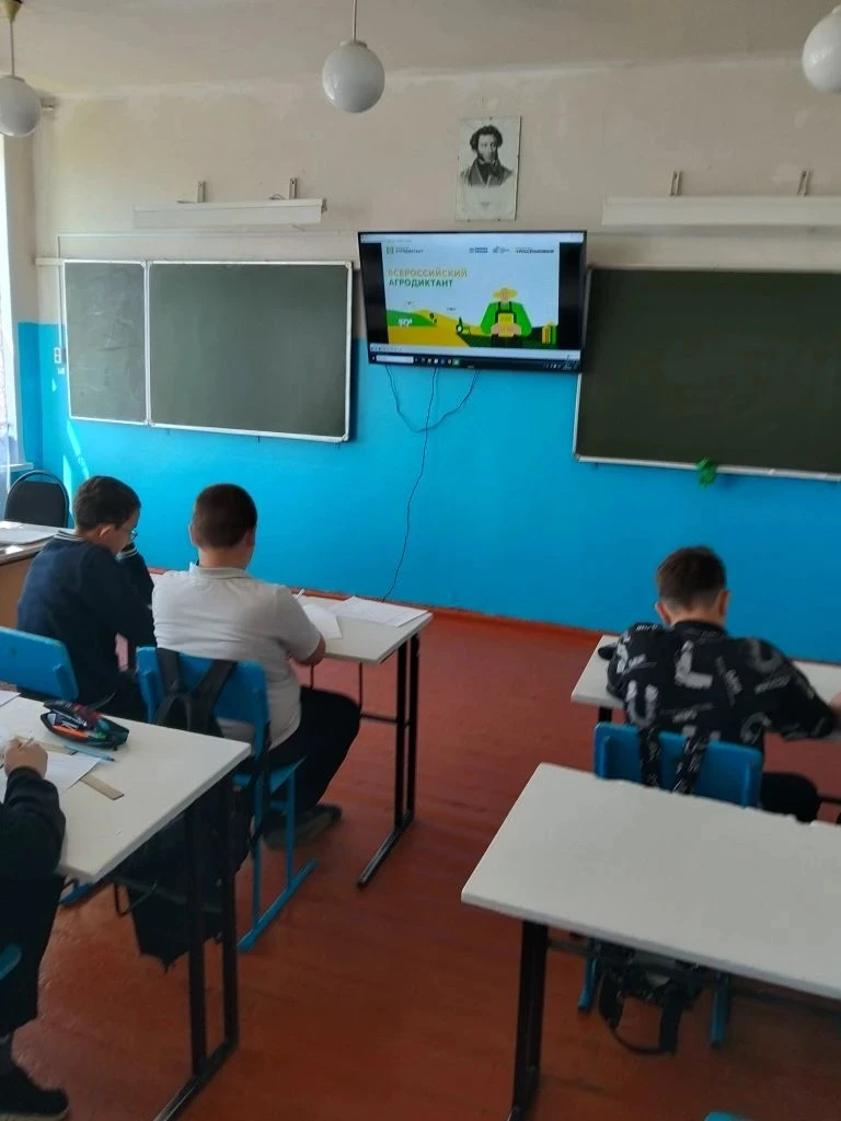 Сегодня, 25 мая, ребята нашей школы впервые приняли участие во Всероссийском аграрном д...