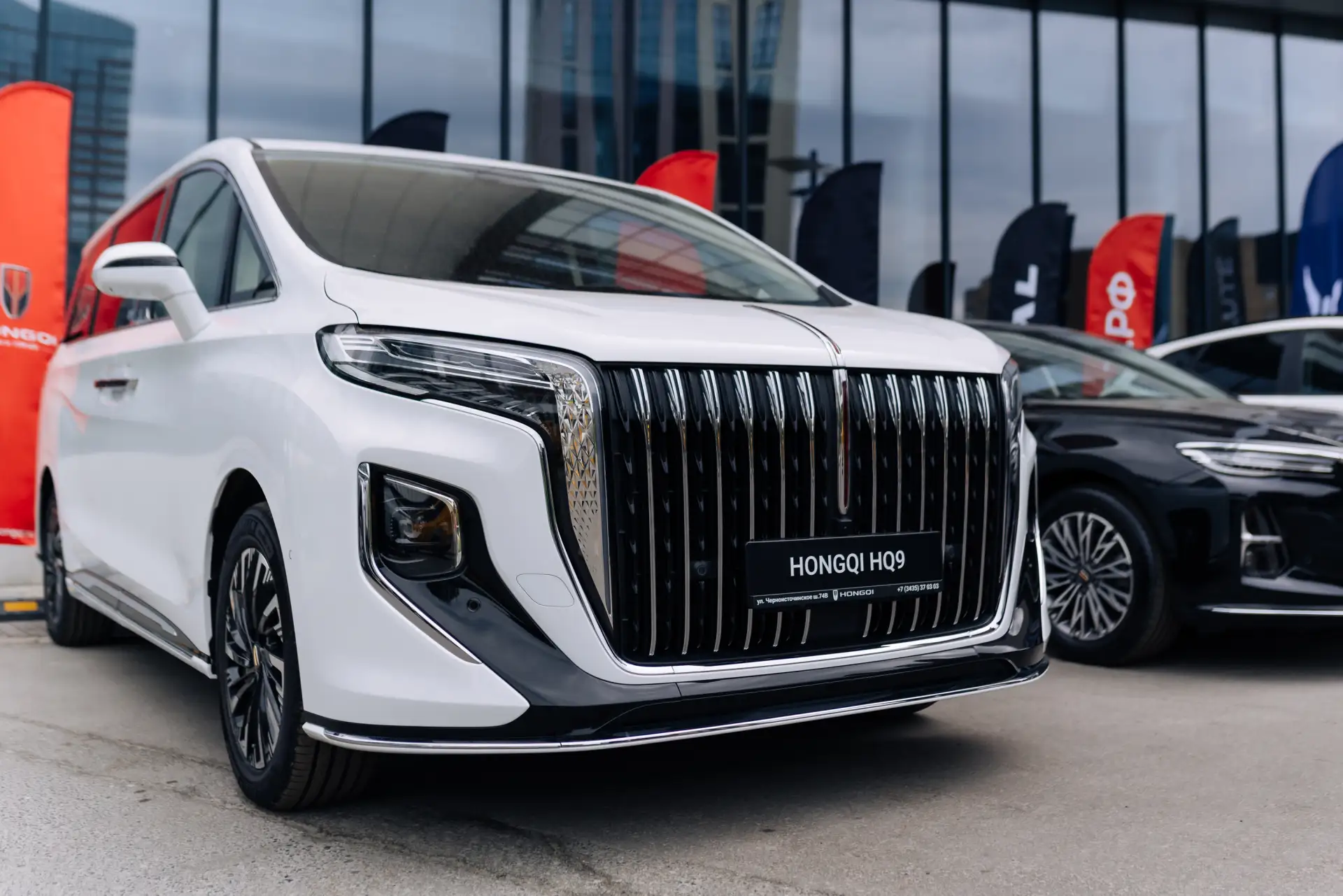 HONGQI задает новый стандарт премиум-такси в России.