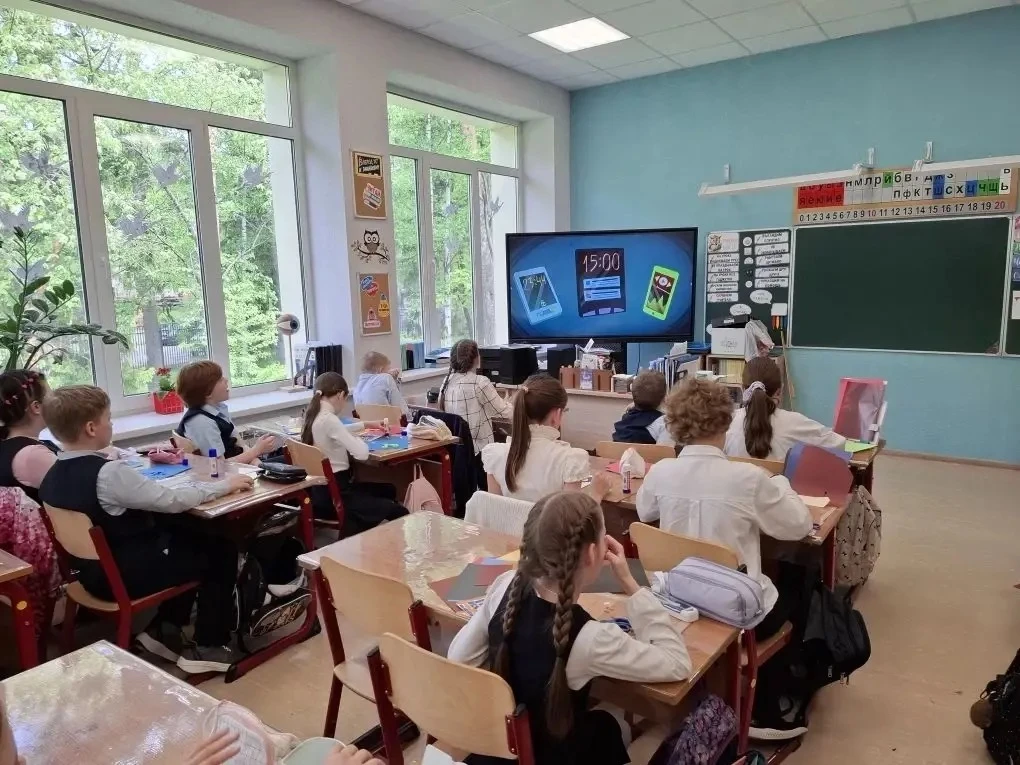 ☝🏻❗️В период с 1 по 22 мая в классах школы проведены занятия«Уступи дорогу поездам»