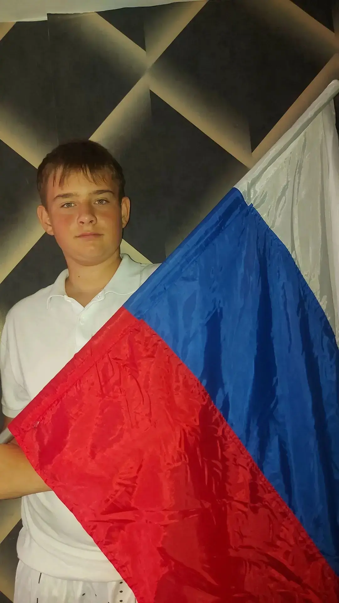 Ученик 7 класса - Бочаров Максим участвует в акции «Под флагом России» 🇷🇺