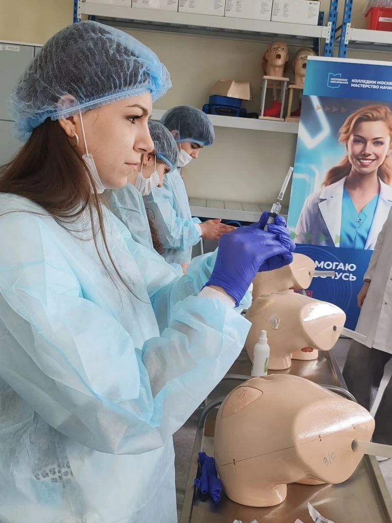 🏥 Будущие медики на практике: профпробы в Медицинском колледже №1!  🚑  🧑‍⚕️ Обучающиеся 9-х классов 